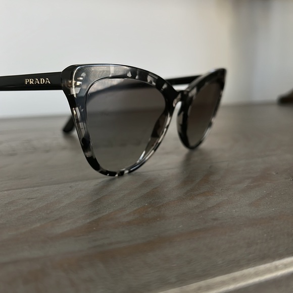 Prada SPR01V - Picture 7 of 10